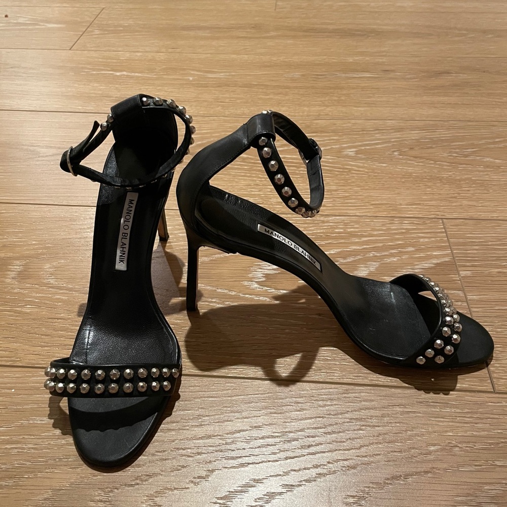 Manolo Blahnik studded sandals - BROKEN HEEL